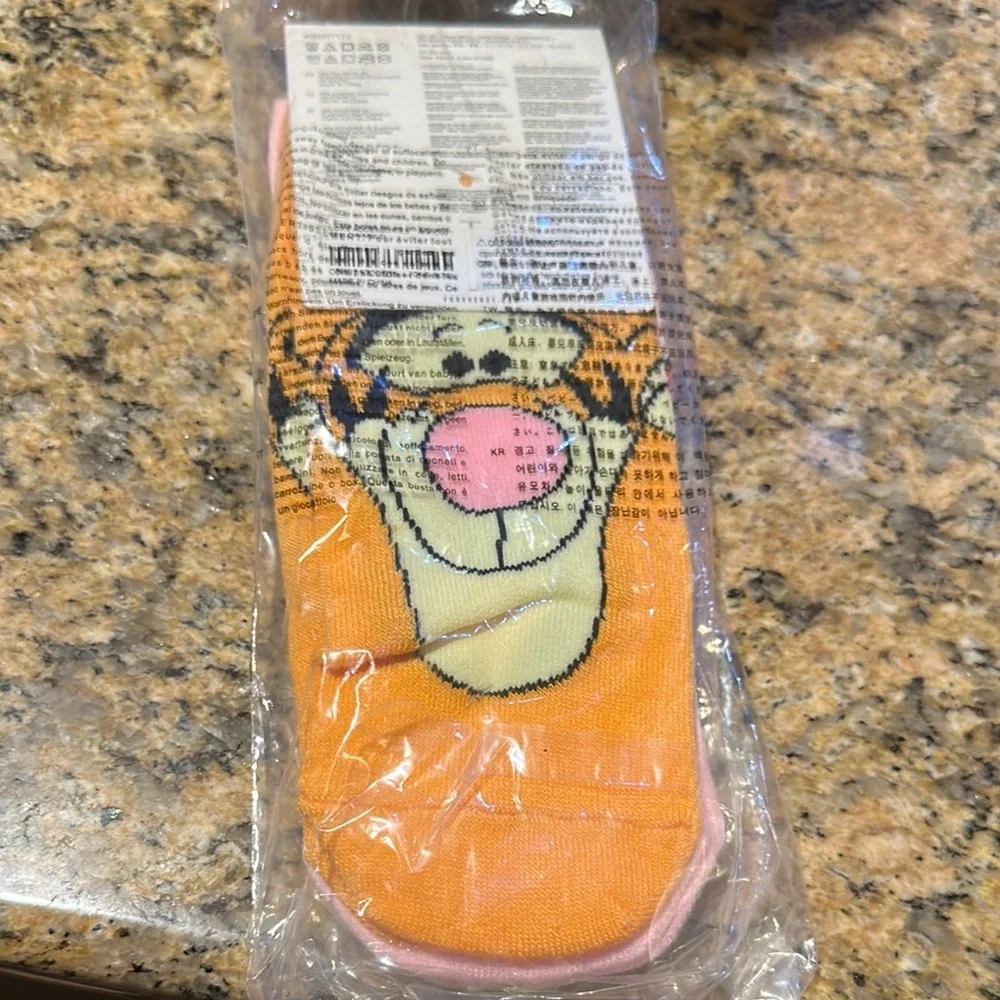 Forever 21 Winnie the Pooh Ankle Socks